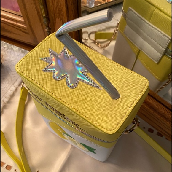 🍋 Lemonade Cross Body Purse w/ a Straw - Picture 12 of 12